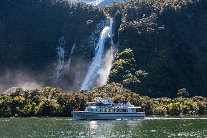 2-Hour Milford Sound Scenic Cruise - Wildlife Spotting From the Viewing Platform: Seals, Dolphins, Penguins