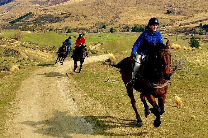 Cardrona High Country Pub Trail Horse Riding Trek (Intermediate+) - What to wear in all-weather Cardrona conditions