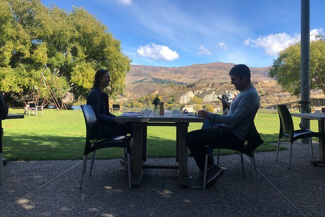 ebike tour lake Dunstan wine tasting - Wanaka pickup to Bannockburn: the smooth start that makes the day feel easy