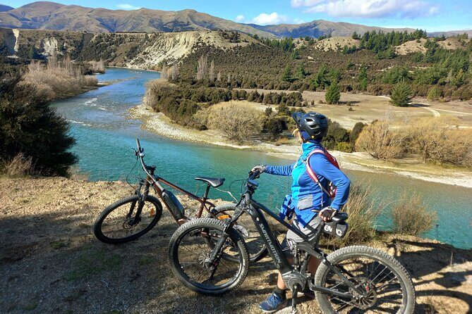 ebike tour lake Dunstan wine tasting - Following the Kawarau arm to Bannockburn Bridge: where the ride turns into wine country