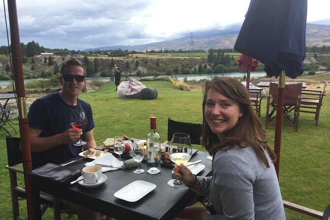 'Express' Wine Tour & Māori Culture Wānaka - Pickup, group size, and the 3-hour pacing (how it feels)