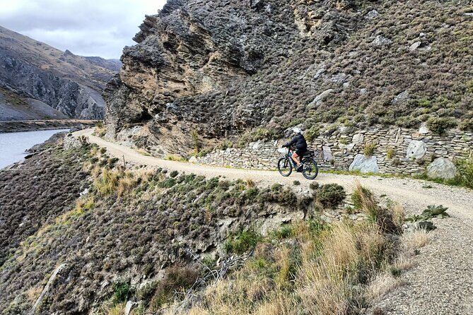 From Wanaka Bike the Lake Dunstan Trail with Shuttle Return - Carrick Winery and Clyde: the right rhythm between riding and relaxing