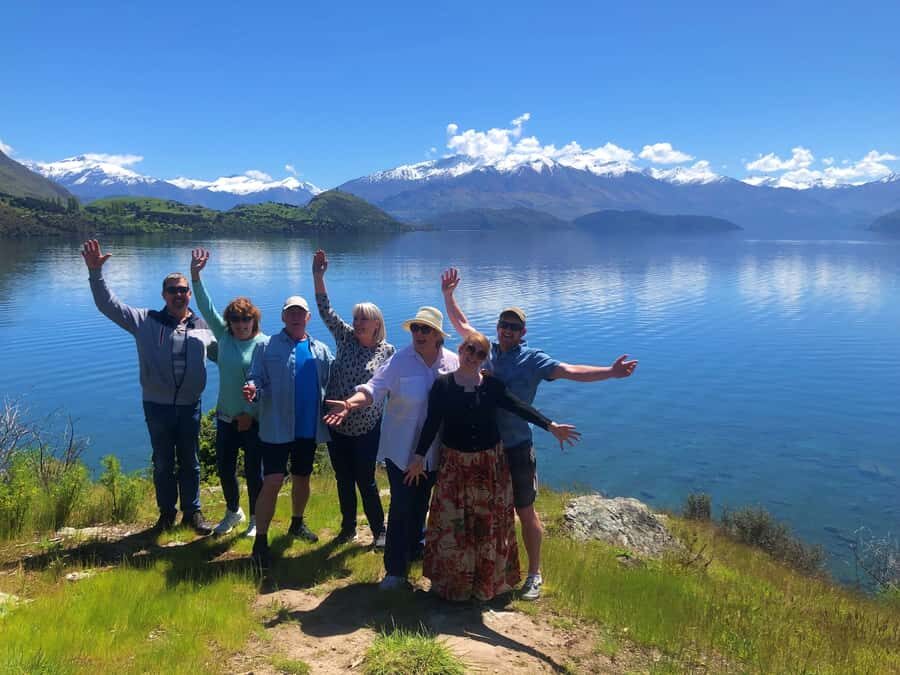 From Wanaka: Ruby Island 1-Hour Cruise and Photo Walk - The 1-hour flow: cruise out, 20-minute climb, then back across the lake