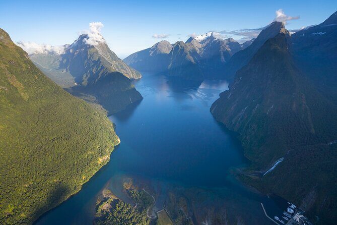 Glacier Galore Helicopter Scenic Flight from Milford Sound - What the Small Group and Live Commentary Add to the Experience