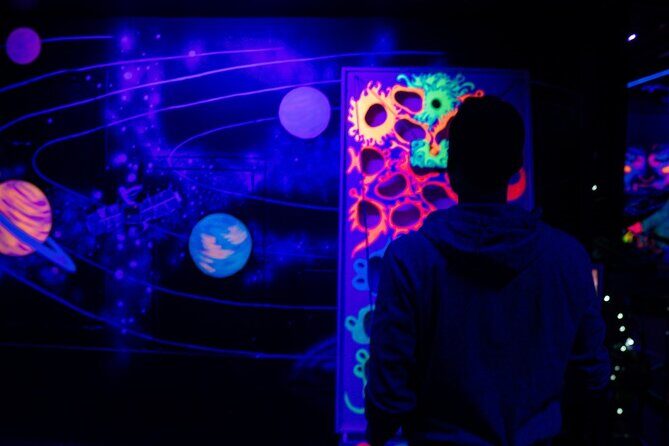 Glow in the Dark Mini Golf in Queenstown - The 9 Glow Holes: Your Neon Putt Course With Digital Scoring