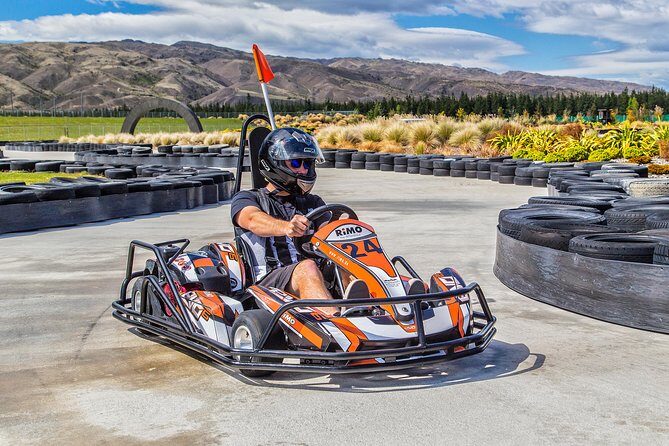 Highlands Motorsport Go-Karts. - The 650-metre concrete track: speed, grip, and a lot of tire barriers