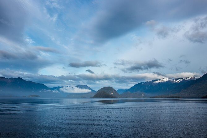 Jet Boat Journey through Fiordland National Park - Pure Wilderness - Lake Manapouri arrival: the silence after the speed