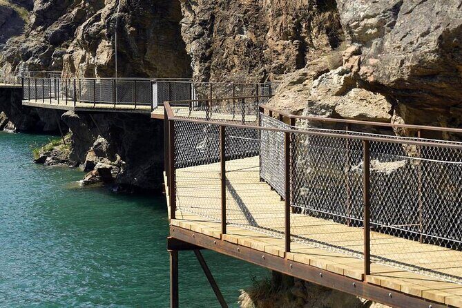 Lake Dunstan Cycleway with E-Bike hire and Shuttle service - Cliff clip-ons: when confidence beats courage