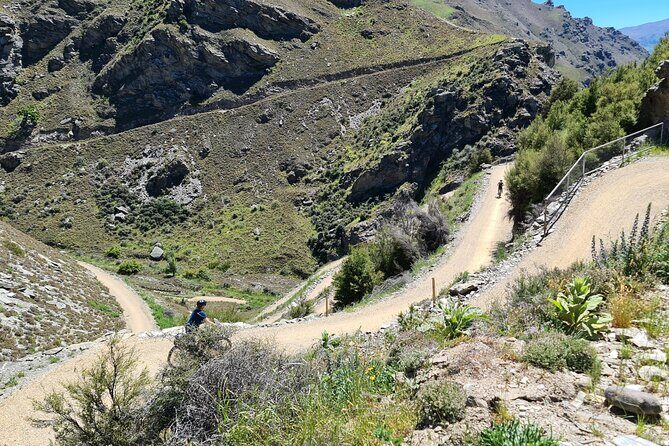 Lake Dunstan E Bike Trail Activity - Riding the Lake Dunstan Trail: 42 km, clear footing, big-sky payoff
