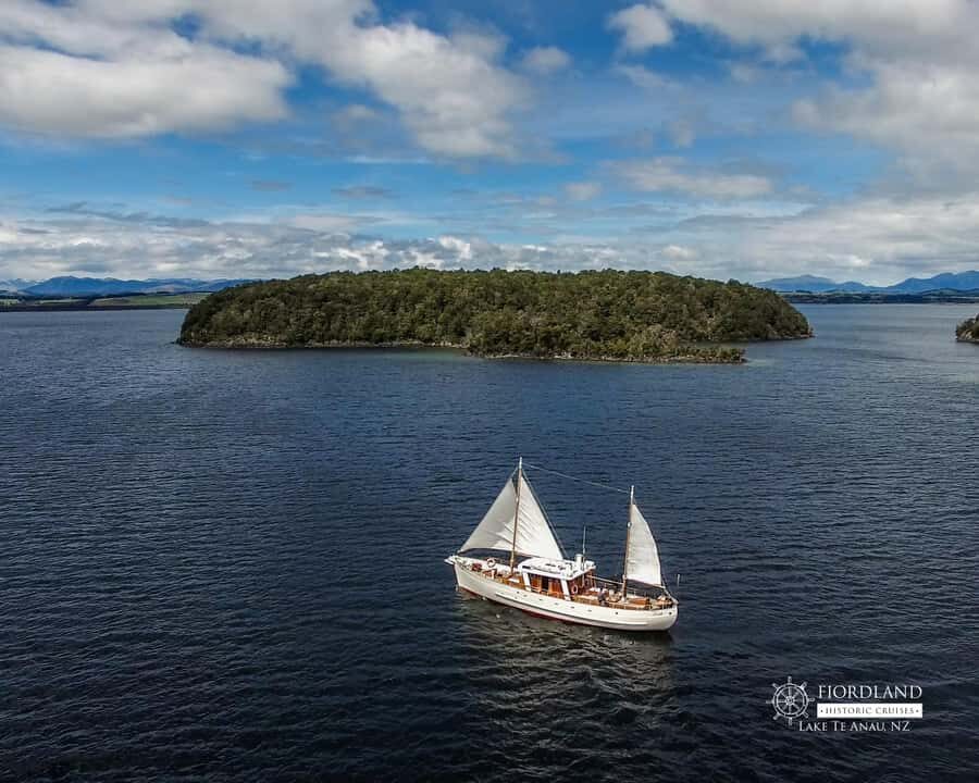 Lake Te Anau: 3-Hour Boat Cruise with Guided Walk - Canapés and Drinks: Food That Fits the Setting