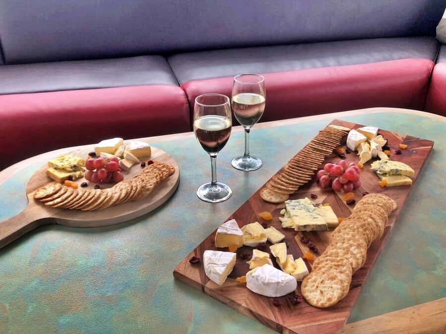 Lake Wanaka Happy Hour Cruise - From the Old Jetty to Mountain Views: How the Cruise Plays Out