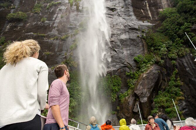 Milford Sound Coach & Extended Cruise from Queenstown - Te Anau break: a short reset before Milford Sound