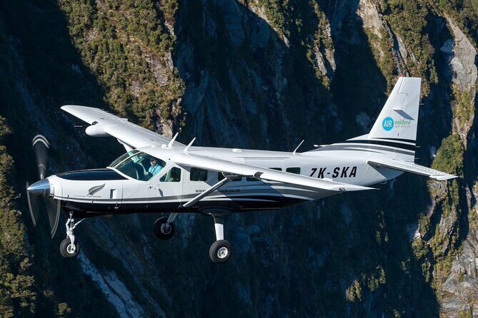 Milford Sound Flight and Cruise ex Queenstown (incl Lunch) - Landing and switching gears: from runway to boat docks