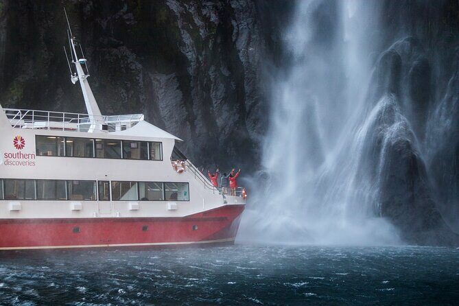 Milford Sound Flight and Cruise ex Queenstown (incl Lunch) - The return flight route: Sutherland Falls and the Fiordland scale