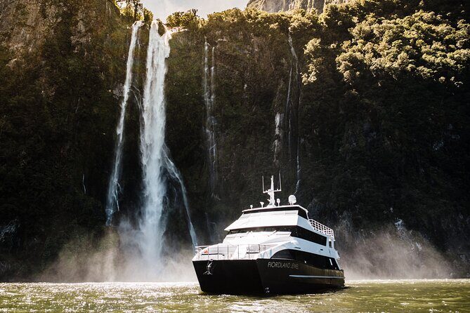 Milford Sound Luxury Lunch Cruise onboard The Fiordland Jewel - Key highlights at a glance