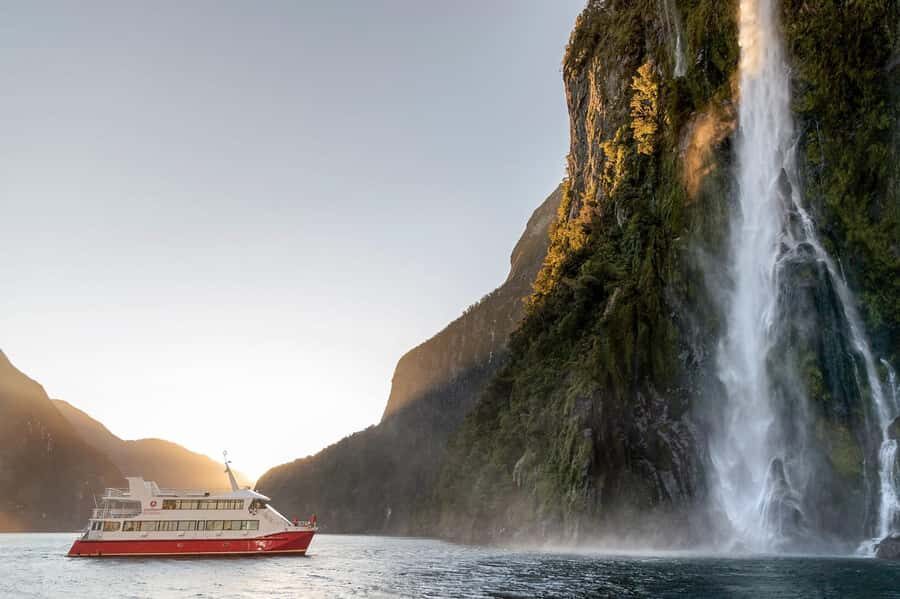 Milford Sound: Nature Cruise - Grand Views & Optional Lunch - Optional lunch: picnic packs and To Kai buffet value