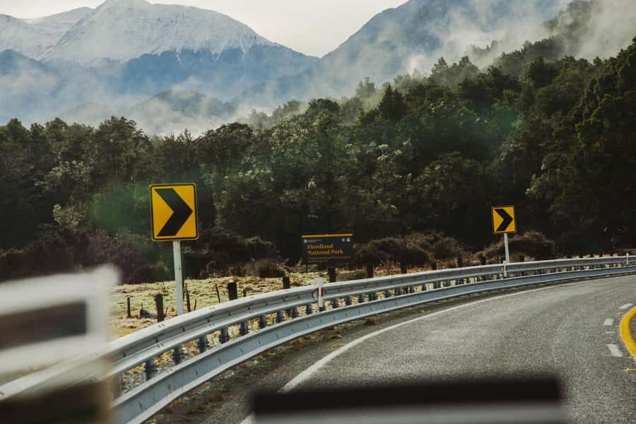 Milford Sound: Premium Small Group Tour from Queenstown - Te Anau and the picnic lunch: simple, useful, and timed right