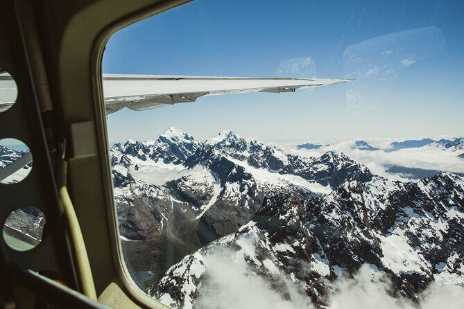 Milford Sound Scenic Flight from Queenstown - Group size and pilot narration: how this stays personal