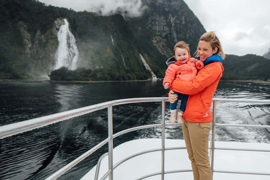 Milford Sound: Waterfalls, Wildlife, and Rainforest Cruise - Wildlife watching in Milford Sound: seals, dolphins, and penguins
