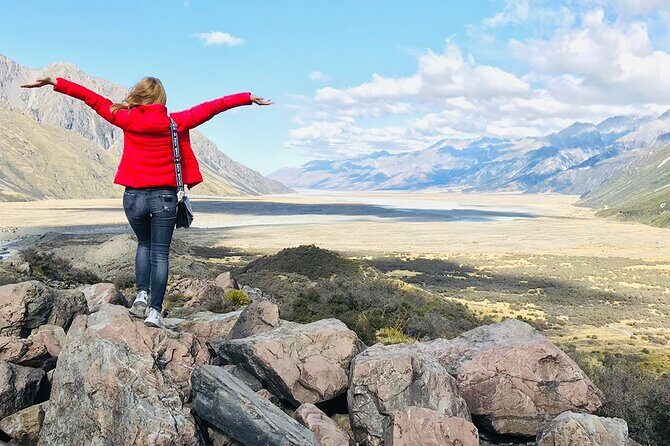 Mt Cook Tour & Ultimate Alpine Experience Combo from Queenstown - Lake Pukaki: the approach that makes Aoraki feel real