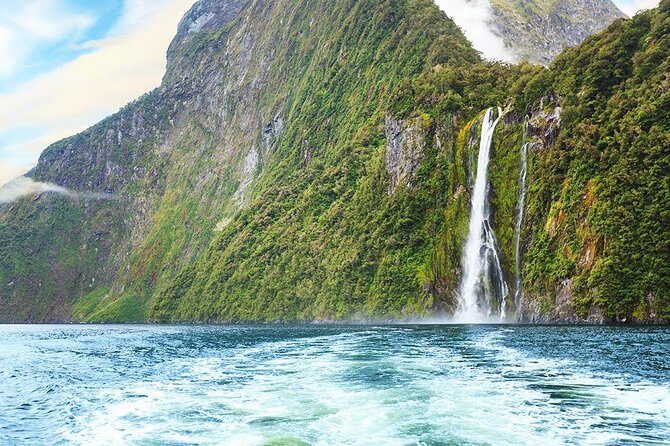 Premium Milford Sound Tour, Cruise & Lunch from Te Anau - Homer Tunnel: the engineering moment you’ll remember