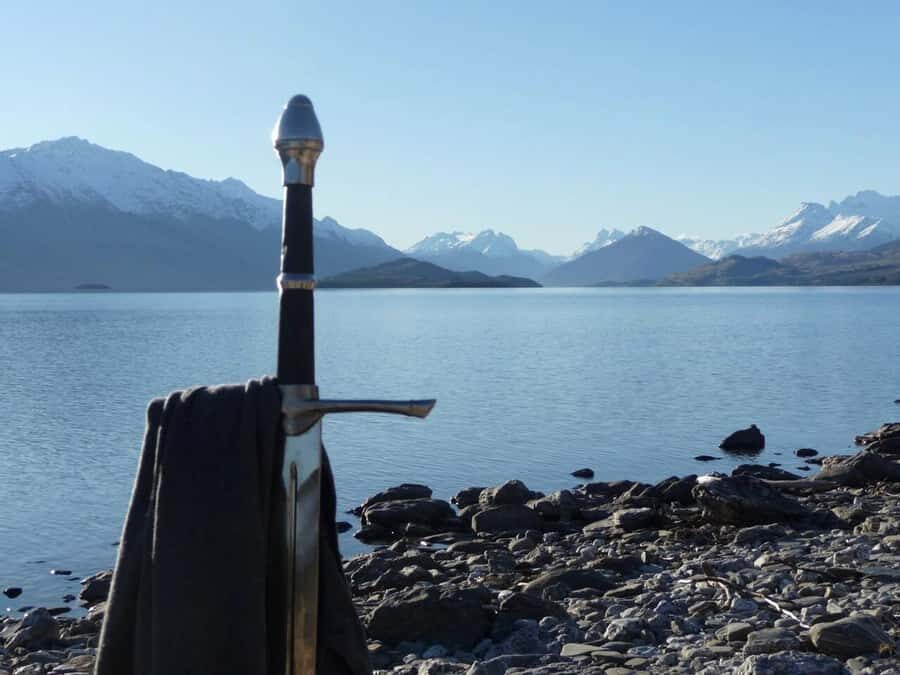 Queenstown: Full-Day 4WD Lord of Rings Tour with Lunch - Gold panning beside the river: the hands-on Middle-earth moment