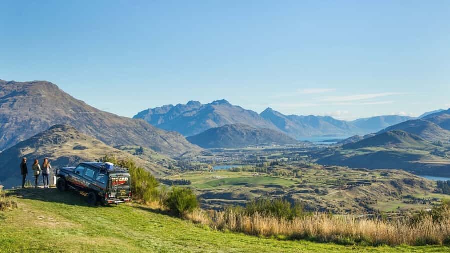 Queenstown: Full-Day 4WD Lord of Rings Tour with Lunch - The morning drive: Wakatipu Lake, Glenorchy, and Paradise