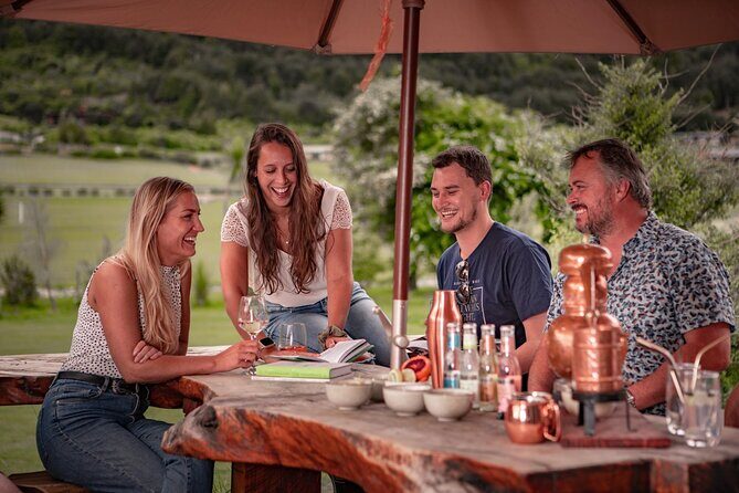 Queenstown Gin and Whiskey tours - Rifters’ Tasting Room: local gin sampling in a short window