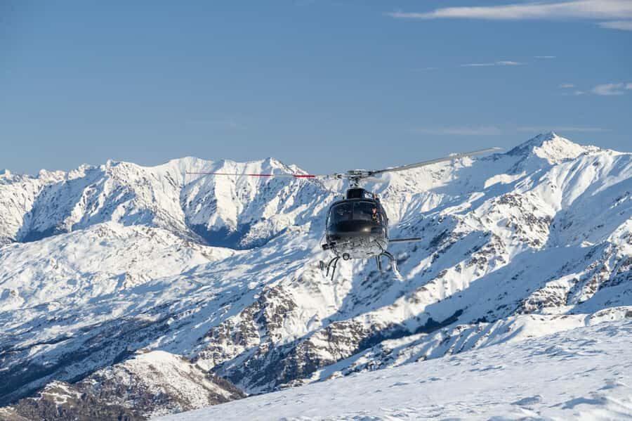 Queenstown Helicopter Flight with Snow Landing | 30 mins - What the 10-minute photo stop adds to the day