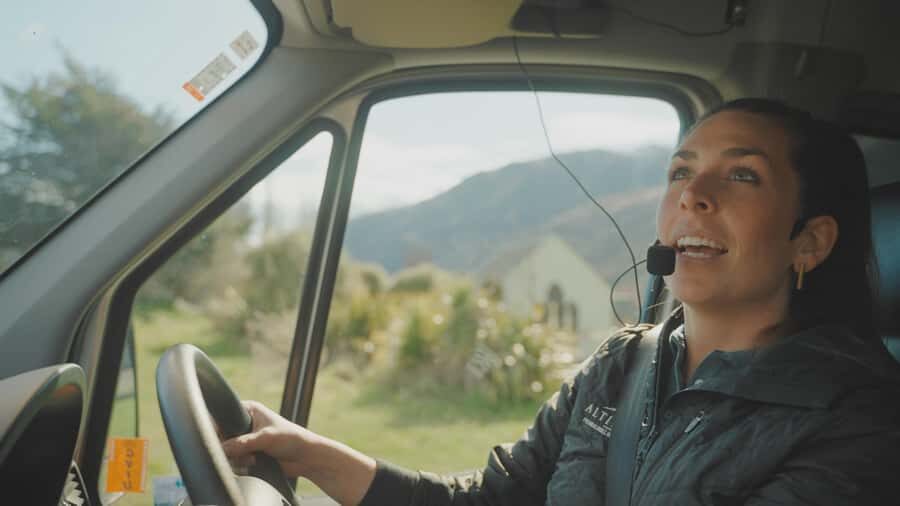 Queenstown: Helicopter & Wine Tasting Tour - Kinross Cottages: the lunch window and a bigger tasting vibe