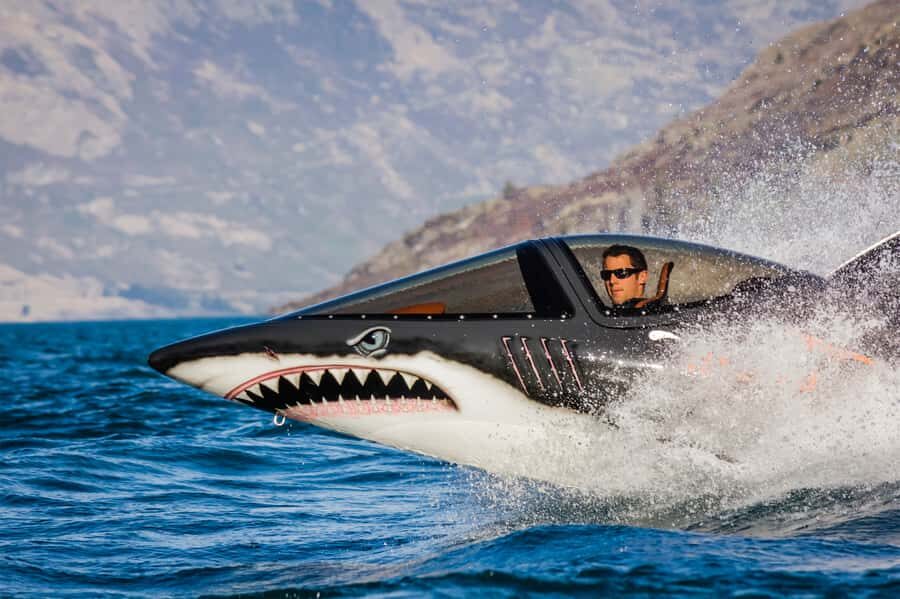 Queenstown: Hydro Attack Shark Ride - Queenstown Bay and the Seabreacher X: what makes this ride special