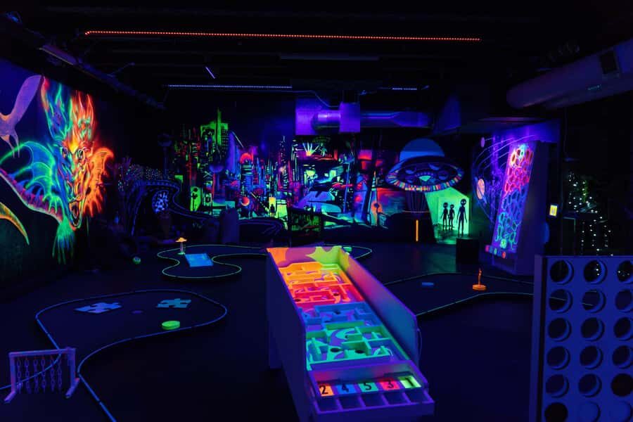 Queenstown: Indoor Putt 'n' Glow Mini Golf - Your 45-minute session window, and how unlimited rounds still work