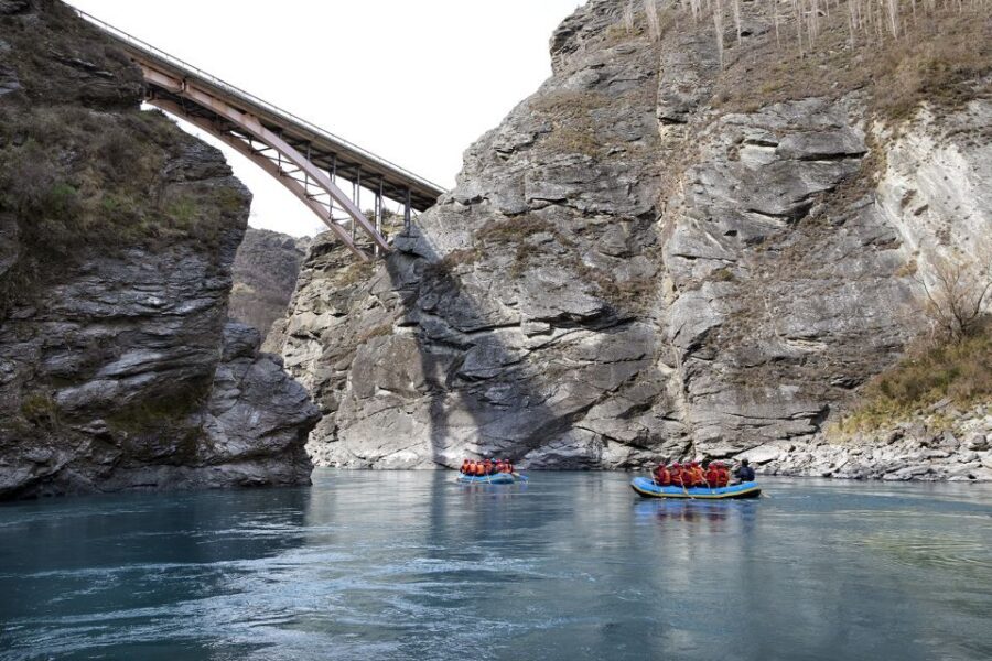 Queenstown: Kawarau River Rafting and Jet Boat Ride - Rafting the Kawarau River: 8 kilometers of action for first-timers