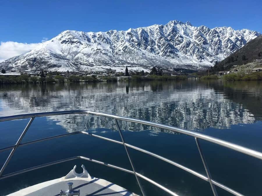 Queenstown: Lake Wakatipu Scenic Cruise - Inside vs Outside: Comfort, Seating, and Real-Time Viewing
