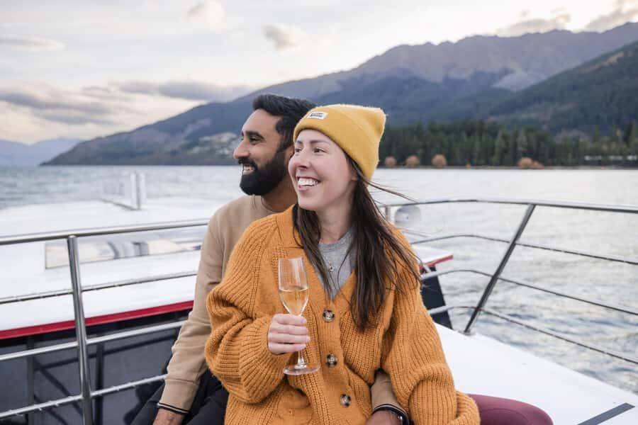 Queenstown: Lake Wakatipu Scenic Cruise - Captain Commentary and Photo Stops: How the Stories Add Value