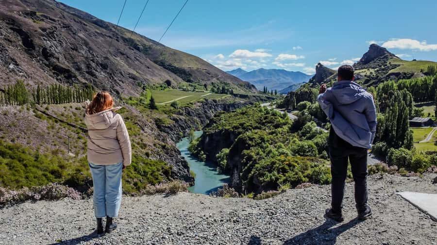 Queenstown: Lord of the Rings Locations Half-Day Tour - Weapon handling: Gimli, Anduril, and Sting in real time