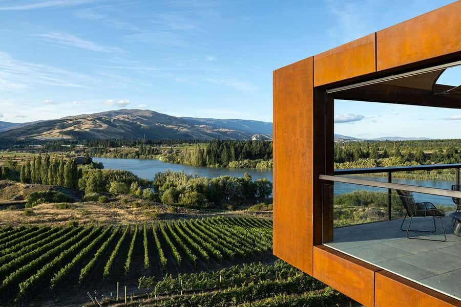 Queenstown: Premium Full-Day Central Otago Wine Tasting Tour - Carrick Winery: hosted tasting plus a proper lunch break