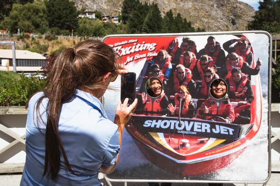 Queenstown: Scenic Highlights, Tour with Wine & Lake Cruise - A smooth half-day loop in a premium Mercedes