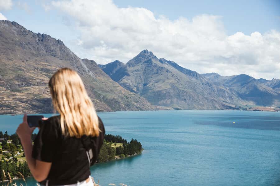 Queenstown: Scenic Highlights, Tour with Wine & Lake Cruise - Shotover River photo stop and the Jetboat factor
