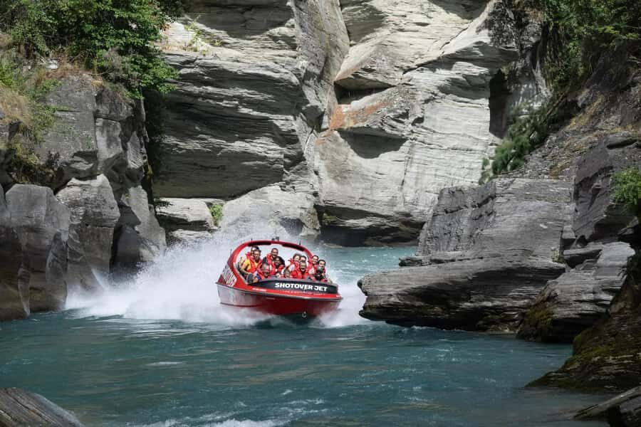 Queenstown: Shotover River Extreme Jet Boat Experience - The quick hop from Queenstown to the river (and why it matters)