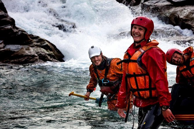 Queenstown Shotover River White Water Rafting - Getting there the hard way: Skippers Canyon Road in the 4WD