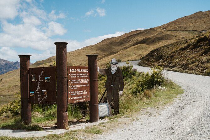 Queenstown: Skippers Canyon Goldrush Small Group Tour - Comfort and control: small group touring with pickup
