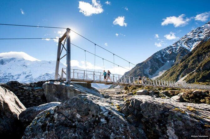 Queenstown to Mt Cook Small Group Tour (One-Way) - Cromwell and Lake Dunstan: Wine Country Road to the Pass