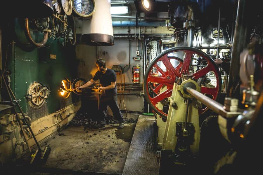 Queenstown: TSS Earnslaw Cruise of Lake Whakatipu - Engine room access: the star attraction