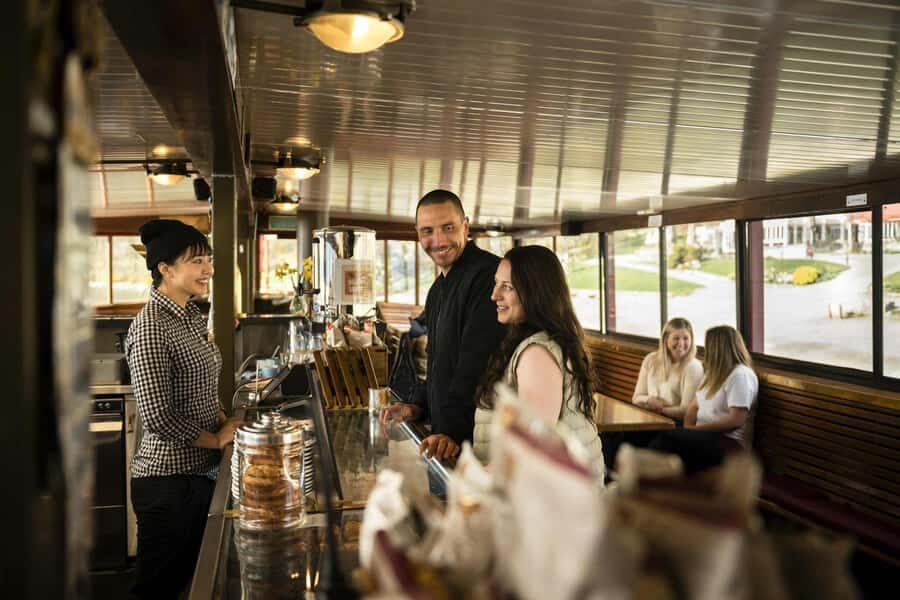 Queenstown: TSS Earnslaw Cruise of Lake Whakatipu - Drinks and tea onboard: what’s available and what to plan
