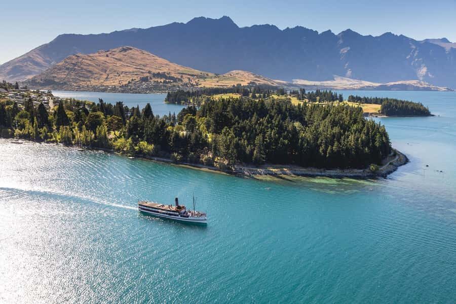 Queenstown: TSS Earnslaw Cruise of Lake Whakatipu - 90 minutes on Lake Whakatipu: how the cruise timing actually helps