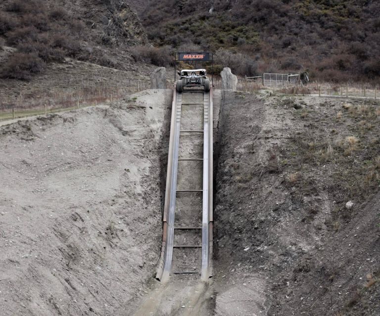 Queenstown: Ultimate Off-Roading Experience - The track highlights: seep gullies, boulders, cliff drops, and drifting