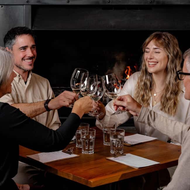 Queenstown: Wine & Food Tour, Scenic Tastings & Paired Lunch - Getting to the wineries: meeting point and pickup reality