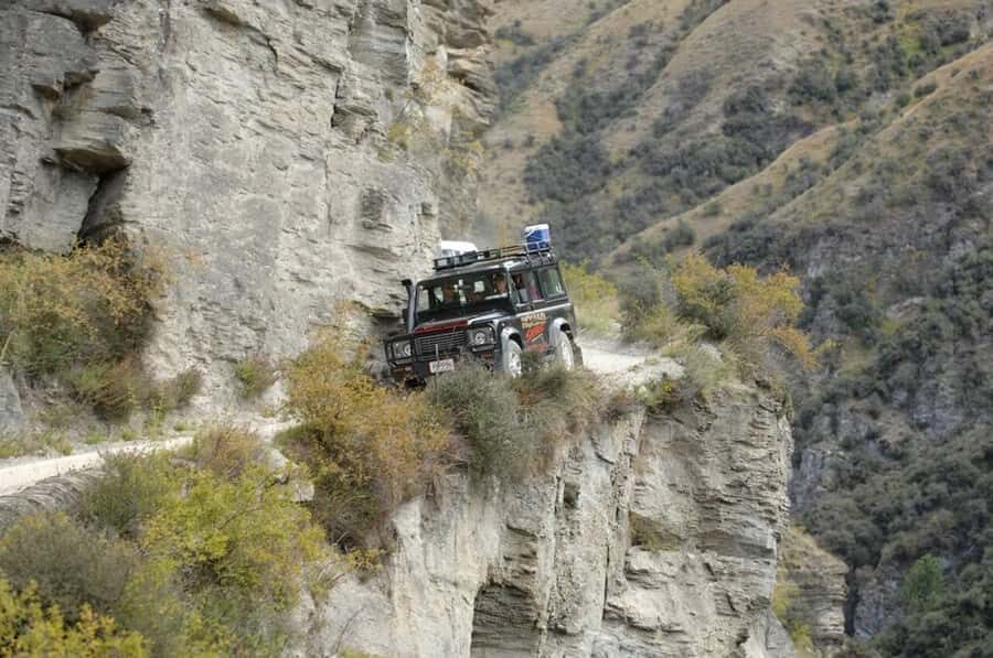Skippers Canyon 4WD Heritage Tour from Queenstown - Coronet Peak to the canyon: the Wakatipu Basin viewpoint payoff