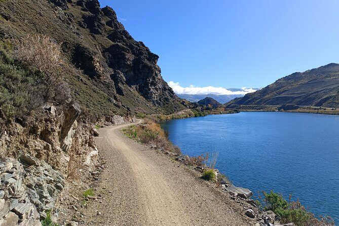 The Ultimate Lake Dunstan Bike Hire And Boat Experience - Bikes, Helmets, Locks, and the Trunk Bag: What’s Included and Why It Matters